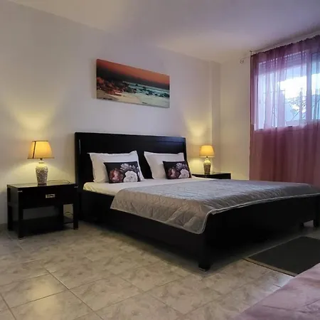 Mina House * Siviri
