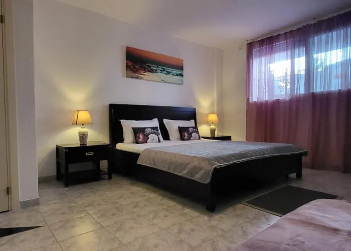 Mina House * Siviri